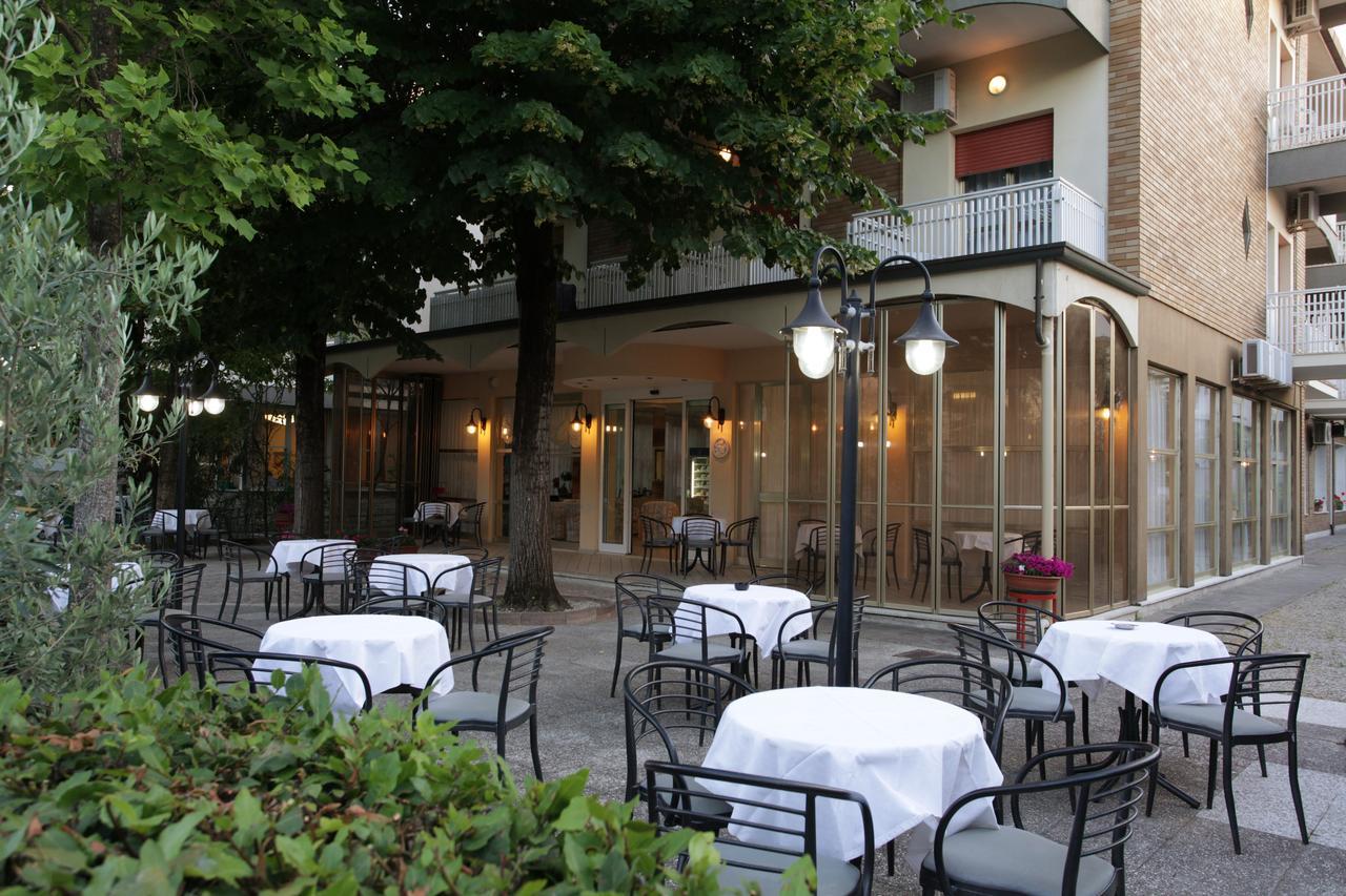 Hotel Santa Maria Cervia Bagian luar foto